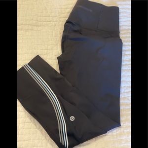 Lululemon speed limit crop leggings. 23”. Size 6.
